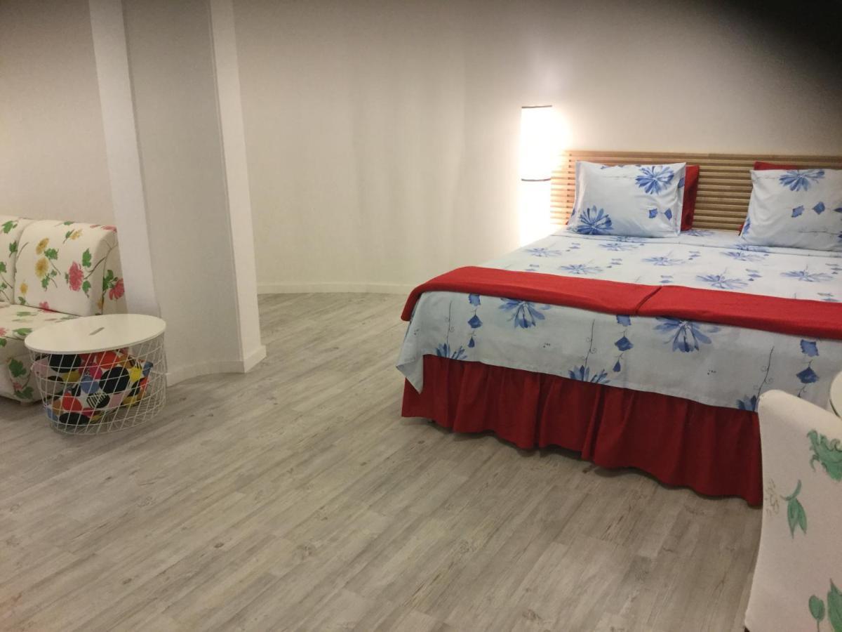 Red Cozy Stay Lemesos Pokoj fotografie