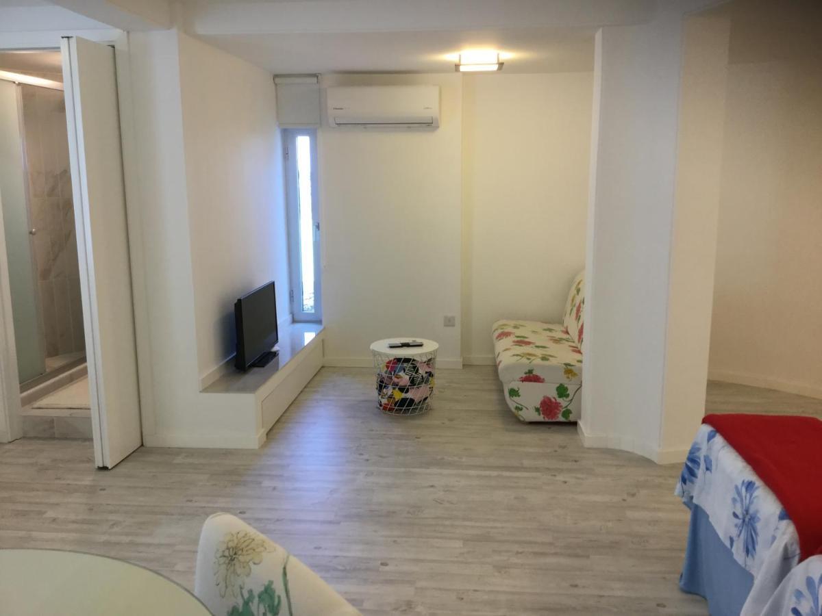 Red Cozy Stay Lemesos Exteriér fotografie