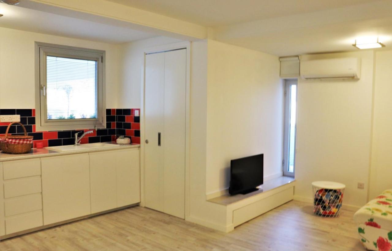 Red Cozy Stay Lemesos Exteriér fotografie