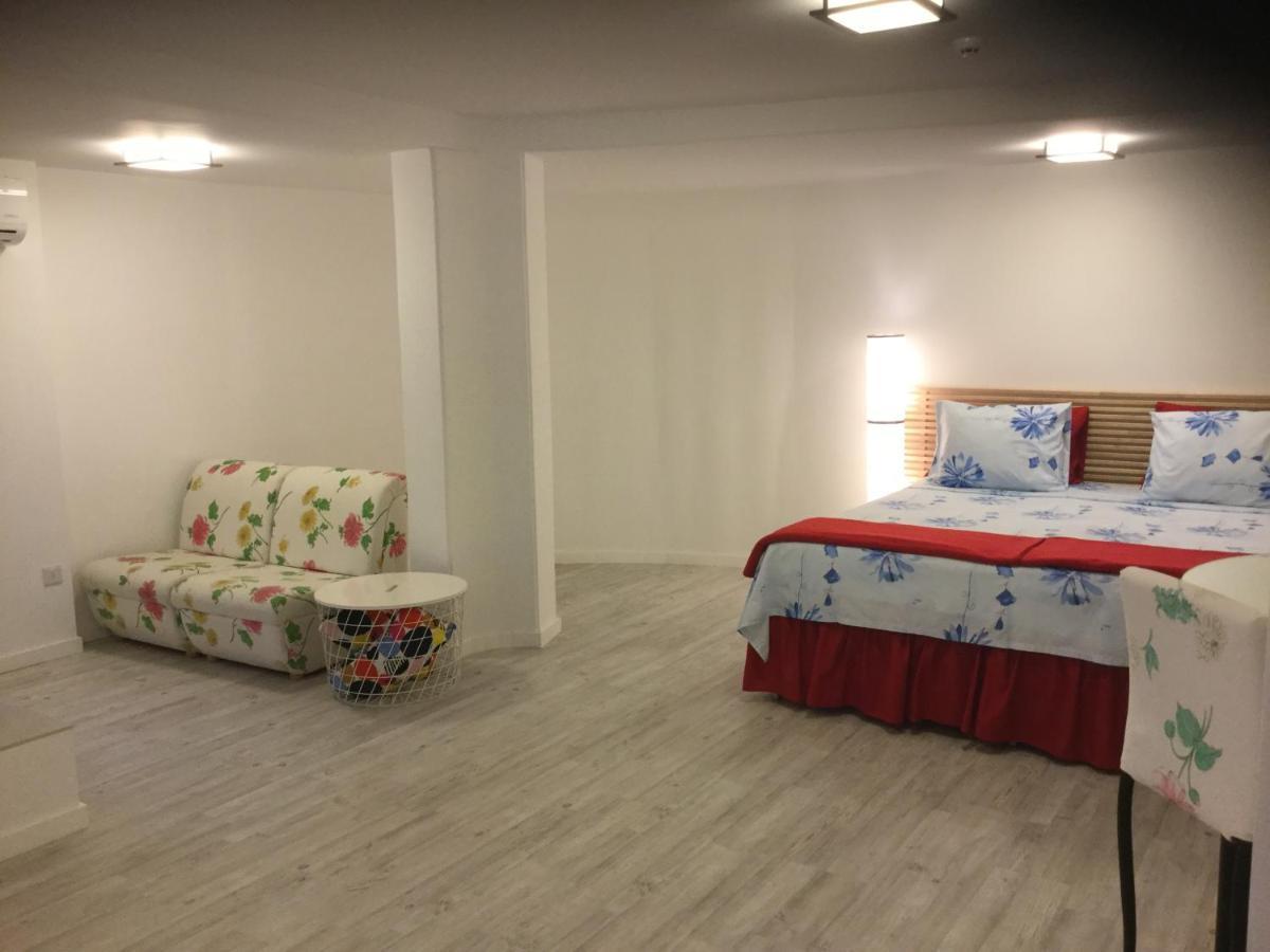 Red Cozy Stay Lemesos Exteriér fotografie